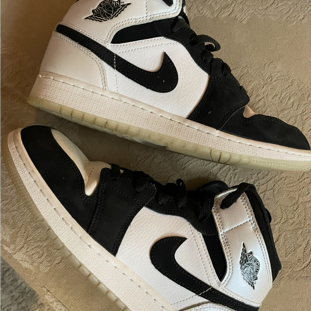 Nike Black and White High-Tops